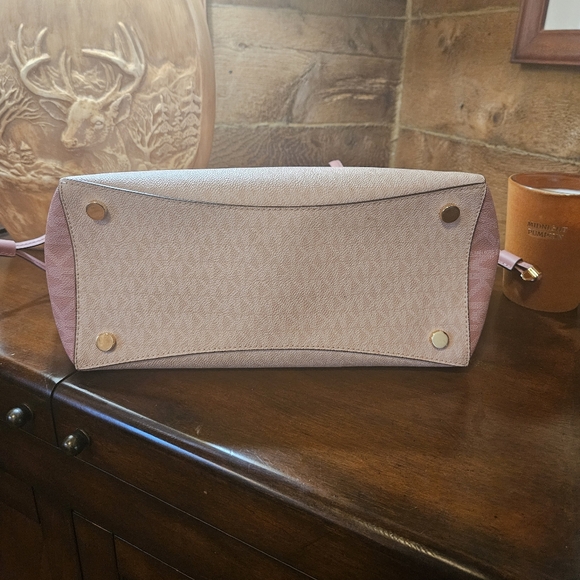 Michael Kors Pink and Whte Women's Tote Bag - Picture 5 of 12